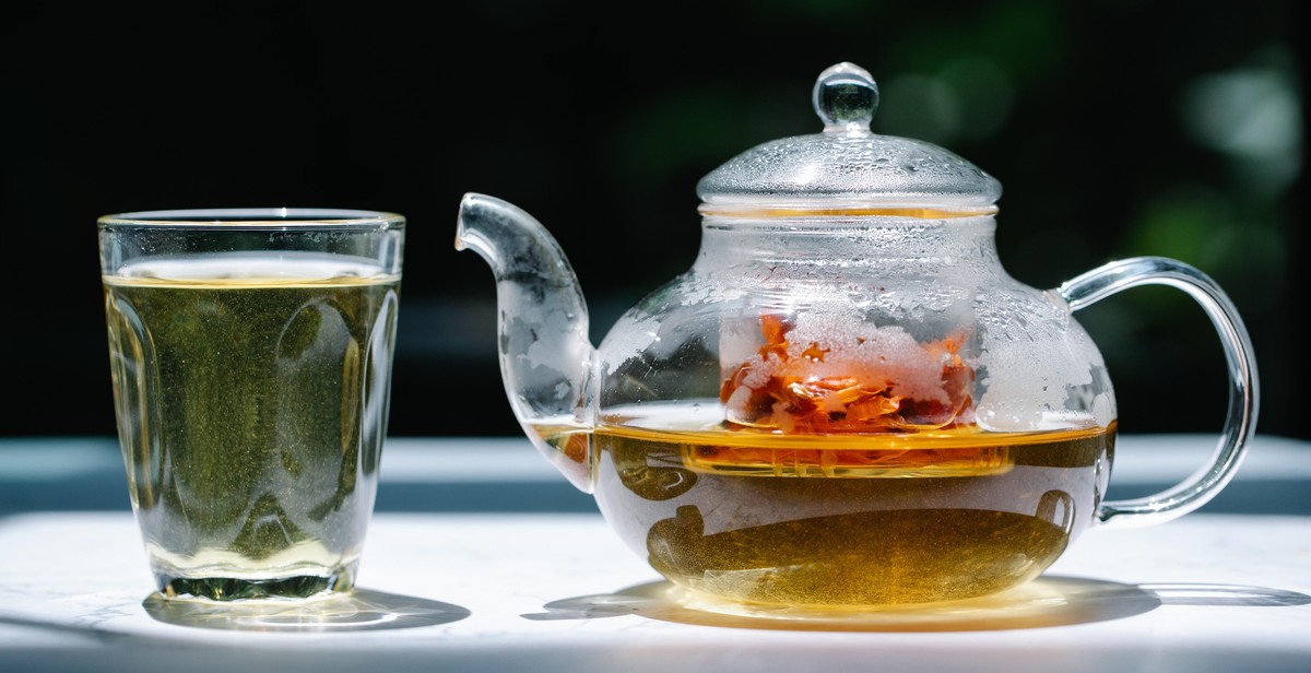 Darjeeling tea brewing