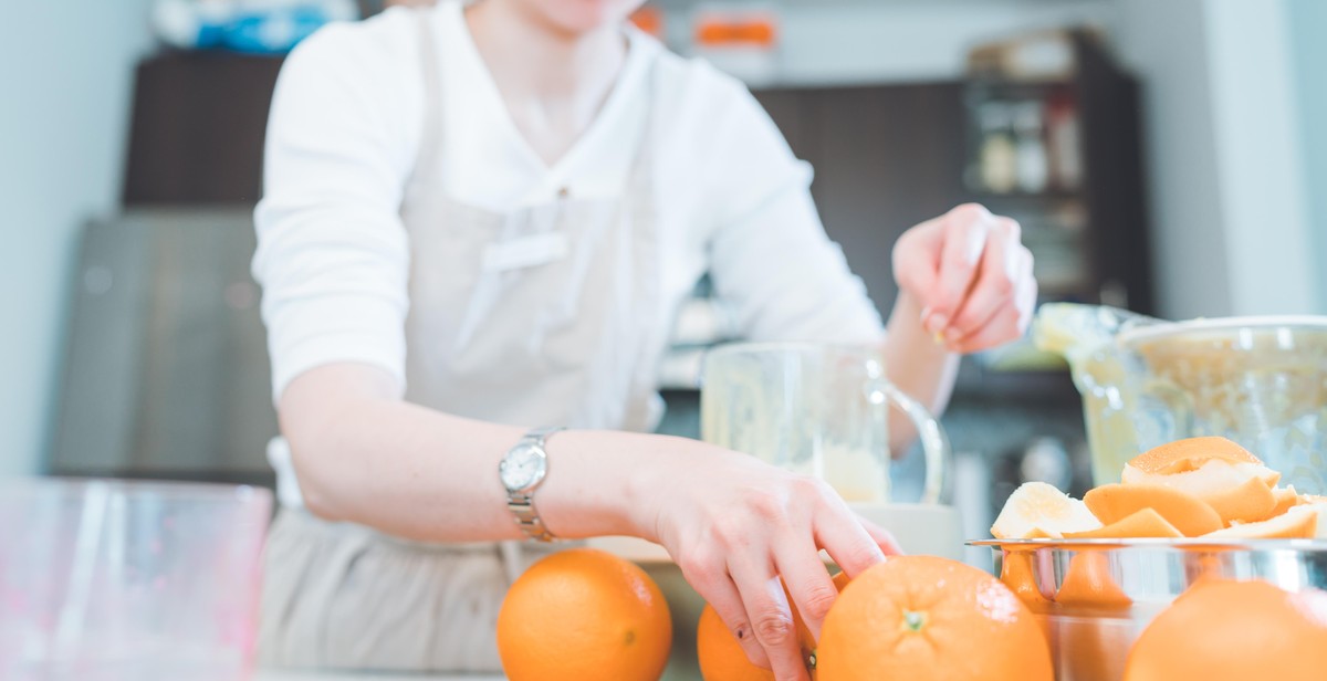 making fruit vinegar