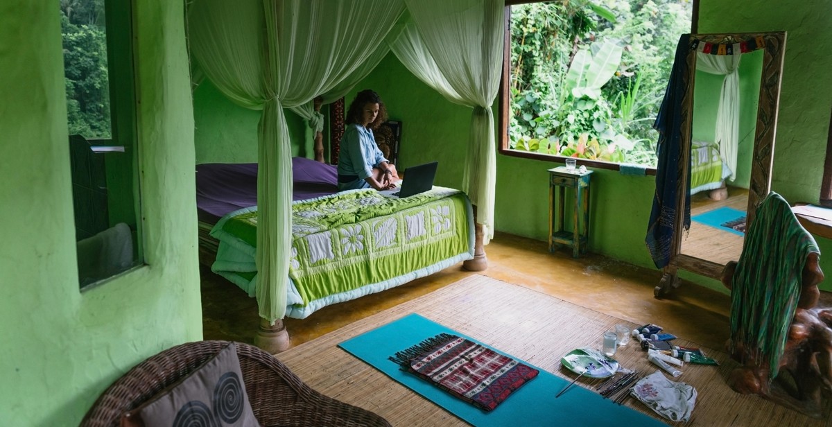 nature-inspired bedroom greenery