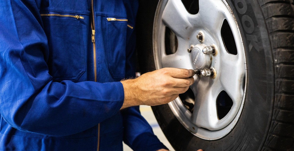 oldtimer car basic engine maintenance