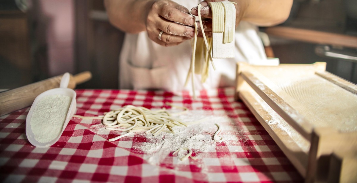pesto pasta preparation