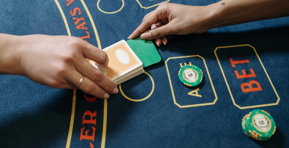 poker players shaking hands