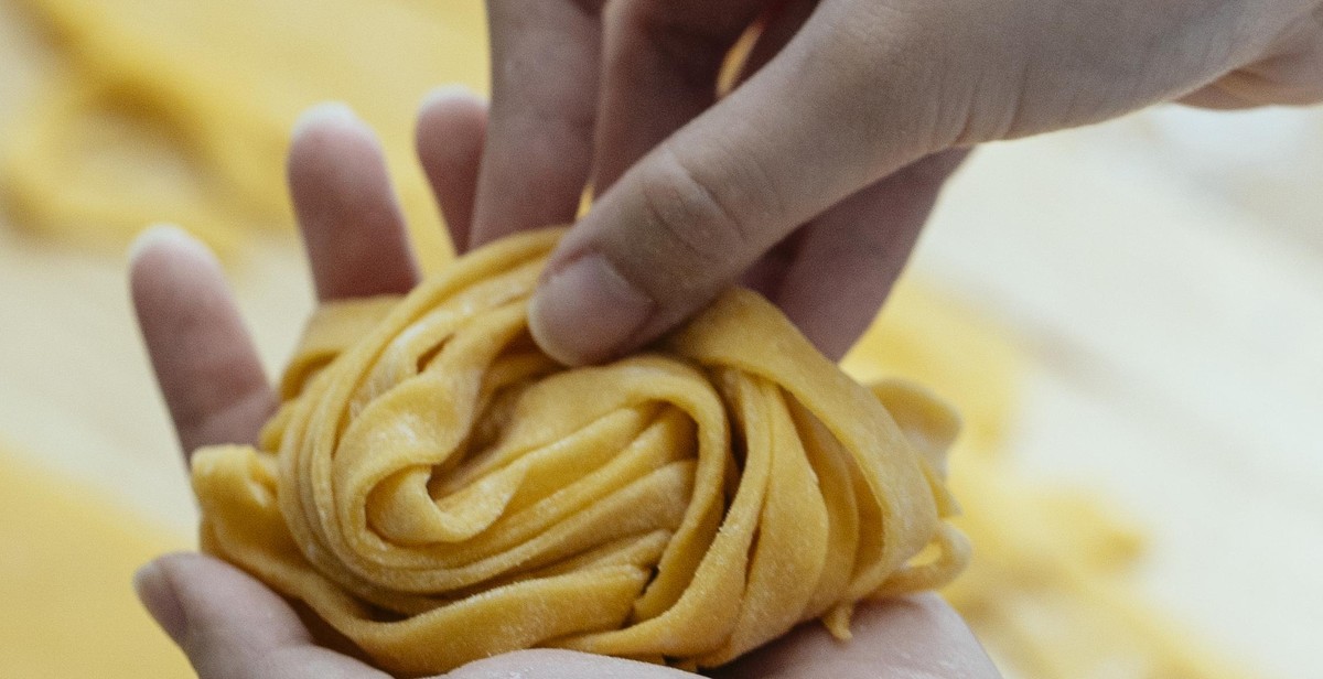 rolling and cutting pasta