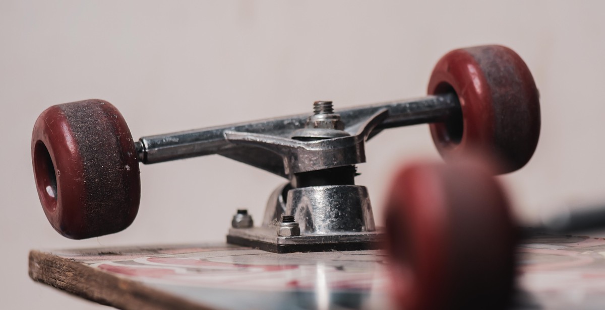 skateboard trucks