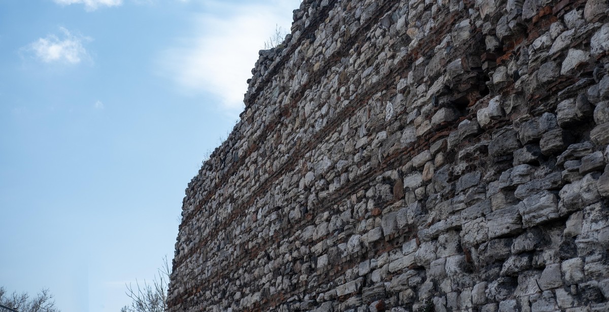 stone retaining wall excavation