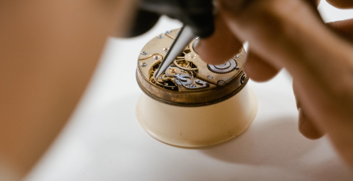 vintage mechanical watch repair