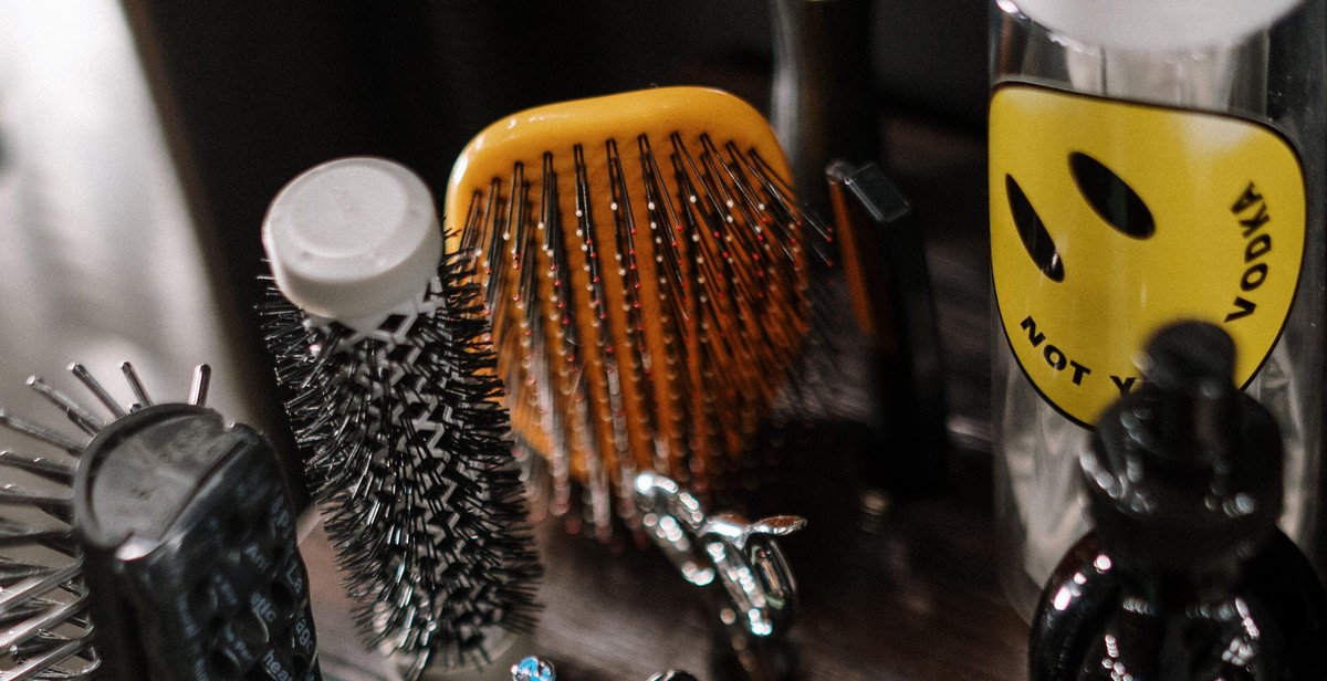 barber clippers cleaning tools