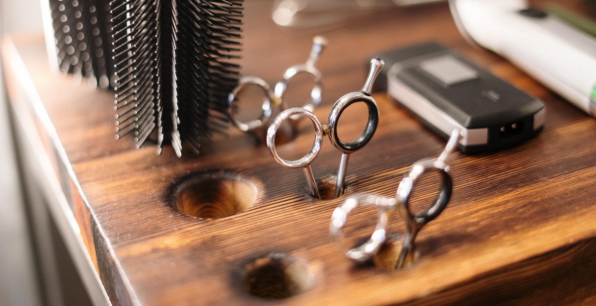 barber using clipper guard on different hair lengths