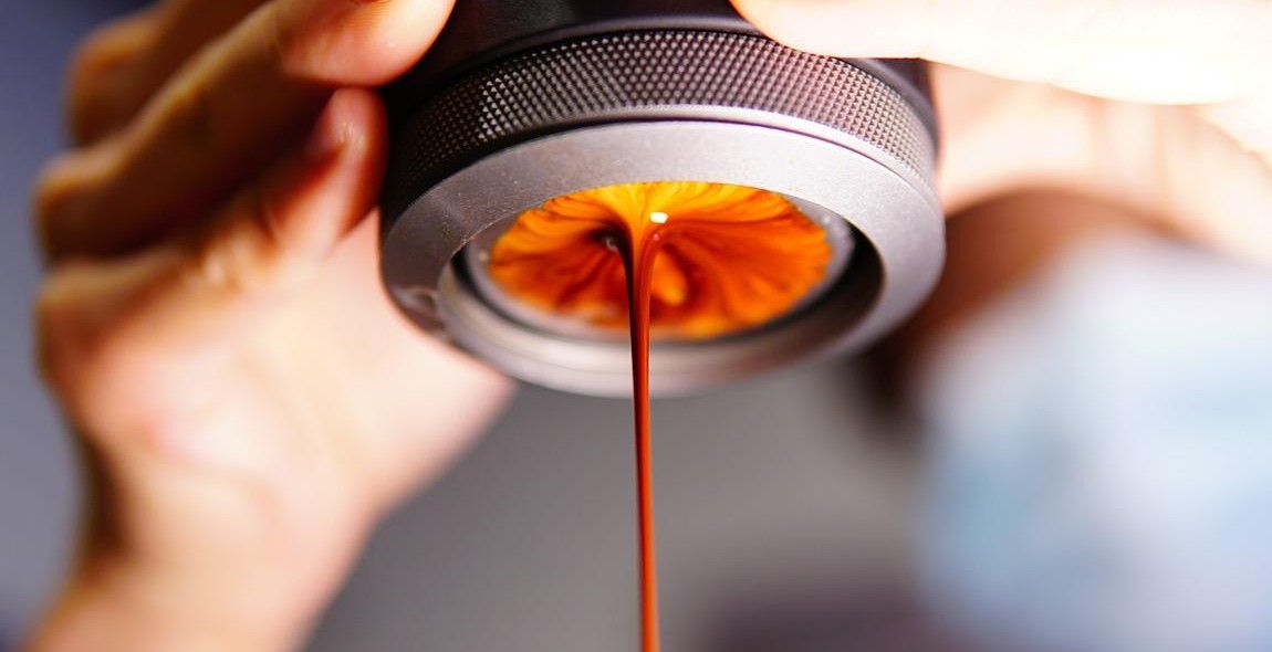 barista making coffee