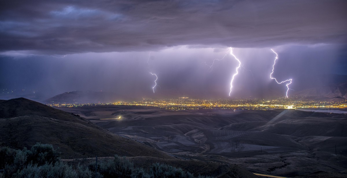 post-production lightning photography