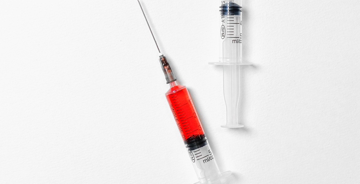 vaccine administration needle and syringe