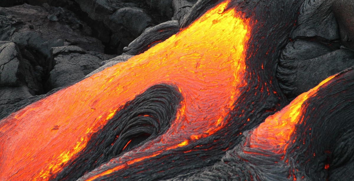 volcano eruption causes